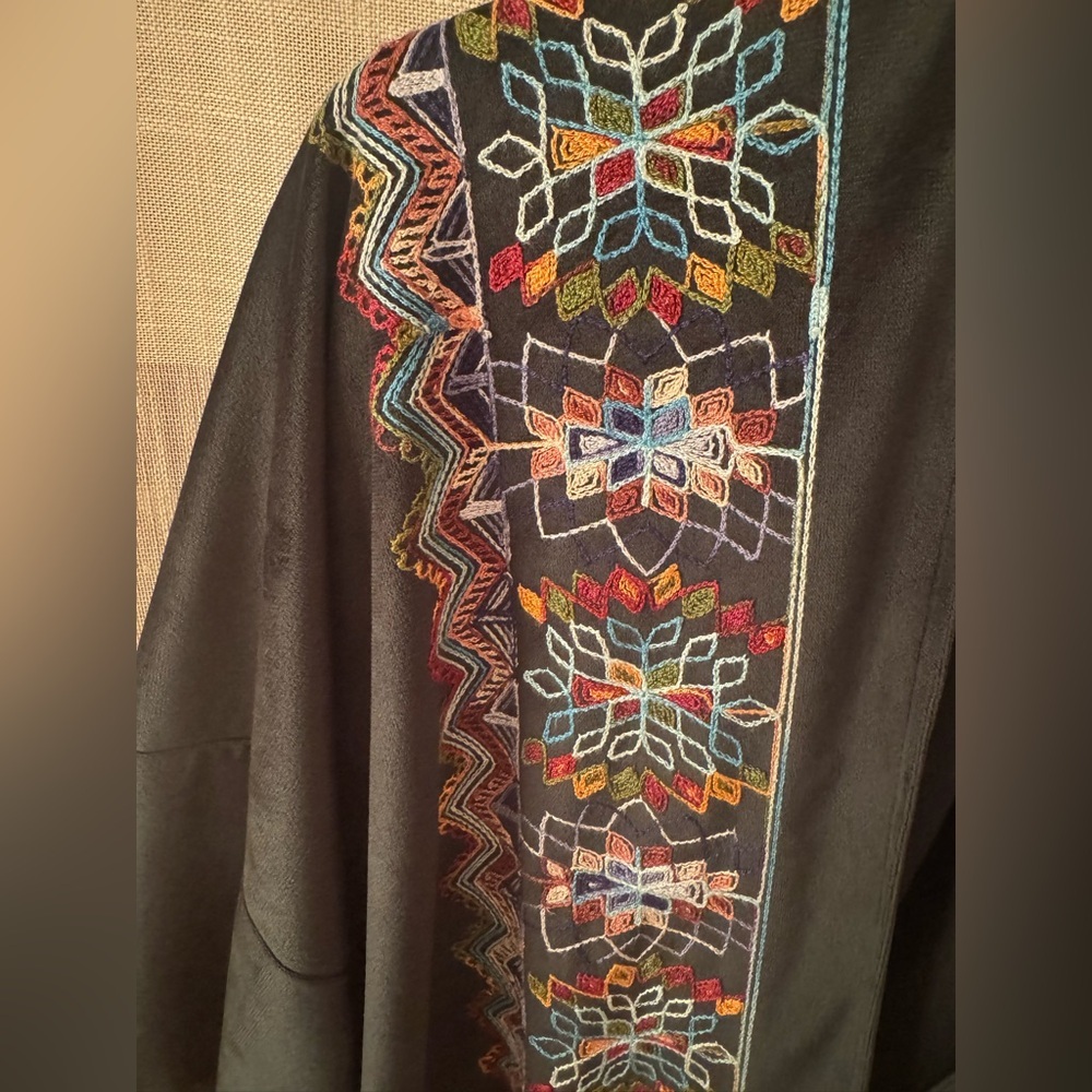Dark Green Embroidered Velvet Kimono Jacket - Picture 5 of 12